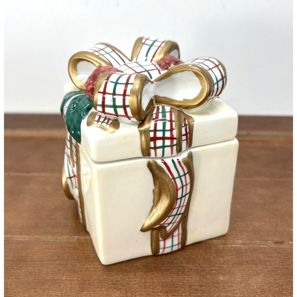 Avon 1980s Christmas Gift Present Wrapped Shaped Lidded Trinket Box‎ Decor